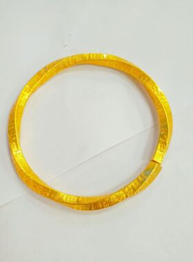 中式锤纹錾刻百福手镯女款黄金色
