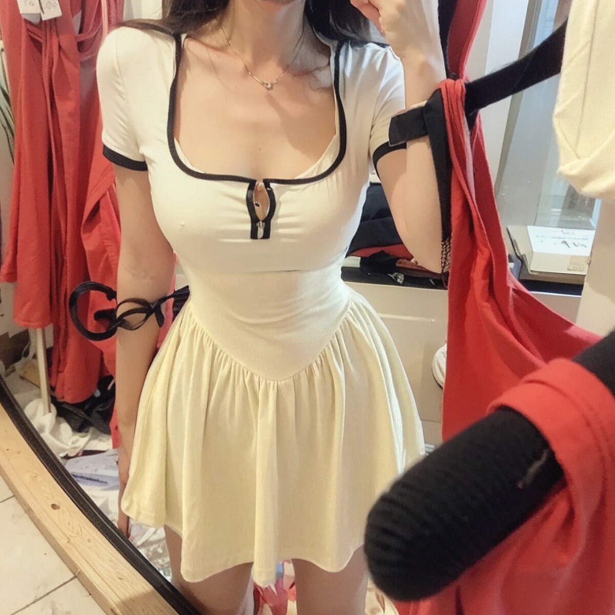 图图法式复古方领显瘦连衣裙女2024夏季学院清纯少女收腰小短裙