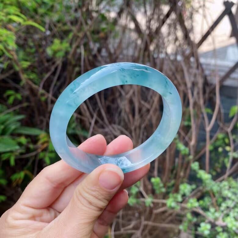2025天然冰种翡翠手镯飘蓝花正圈女款缅甸老坑冰透玉石镯子阳绿玉