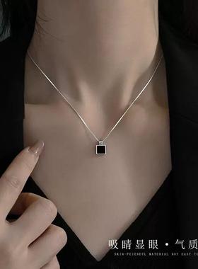 2026黑色方牌项链女年夏季新款复古轻奢几何锁骨链ins风