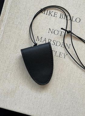 2026安可拉红色脖挂眼镜夹长款项链配饰磁吸便捷式钥匙包耳机包毛