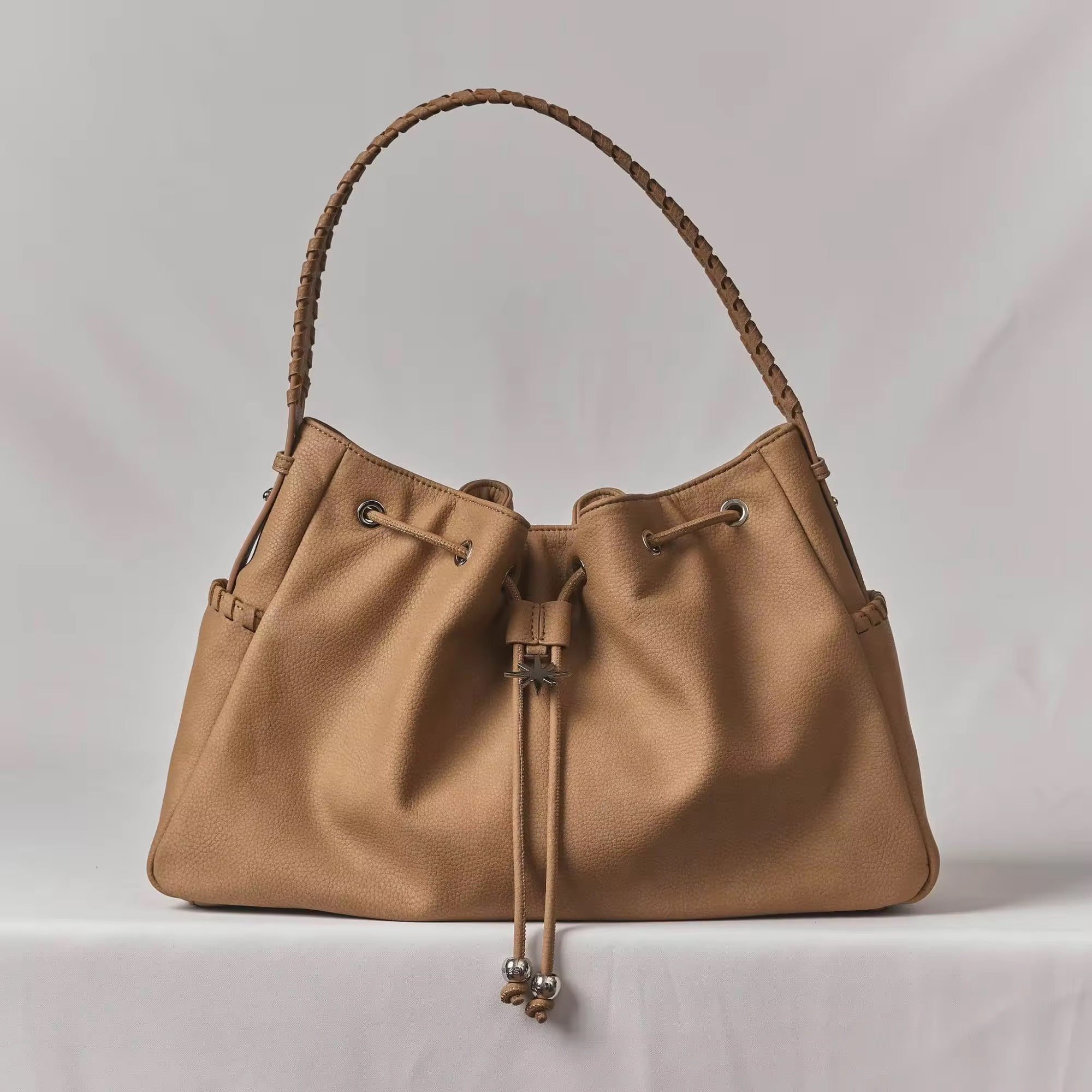 泰国潮牌 gliss the object复古风宽肩带抽绳牛皮单肩包