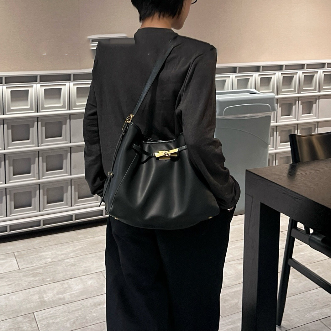 极简风黑色托特包女2026新款大容量百搭通勤单肩斜挎包高级感大包,箱包皮具/热销女包/男包,通用款女包,淘宝优惠券,粉丝福利购,淘宝优惠卷