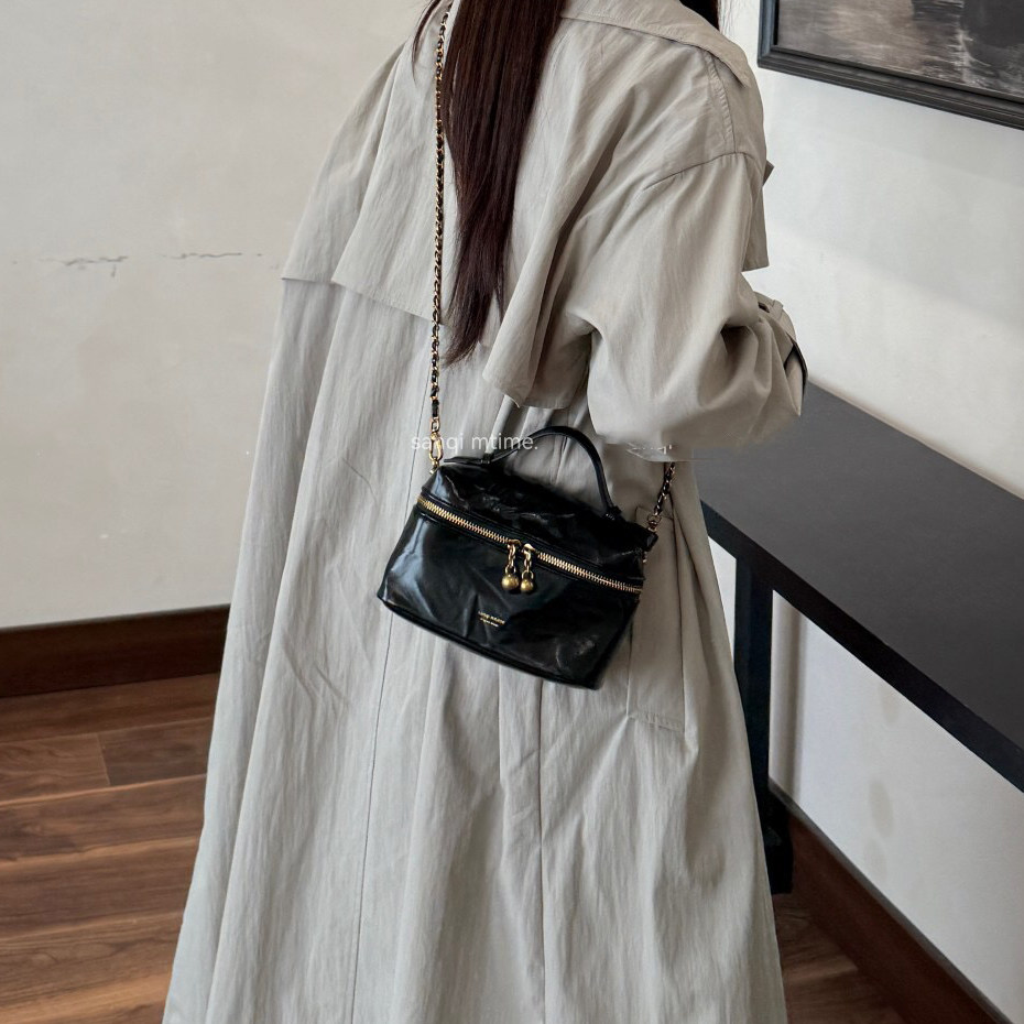 小众黑色褶皱链条包女2026新款斜挎包轻奢小方包百搭高级感单肩包