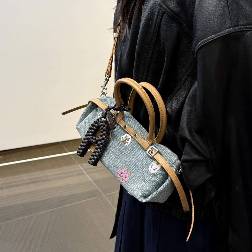 时尚手提牛仔布涂鸦包女2026新款高级感小众潮斜挎包休闲单肩包包