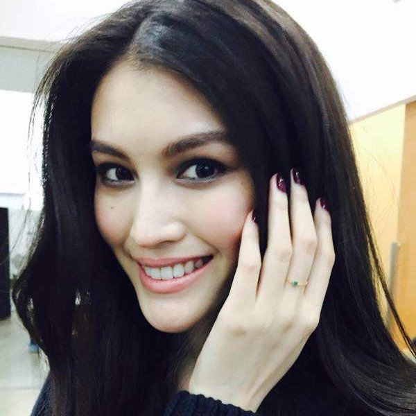 yi collection珠宝 14k女神何穗田沅同款 迷你哥伦比亚祖母绿链戒