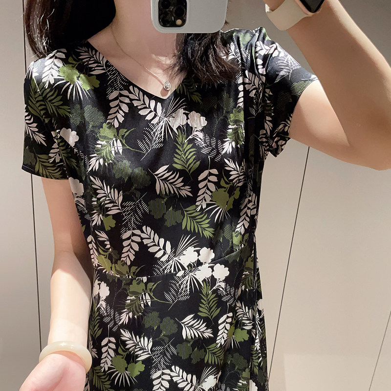 黑底绿叶真丝弹力缎短袖连衣裙