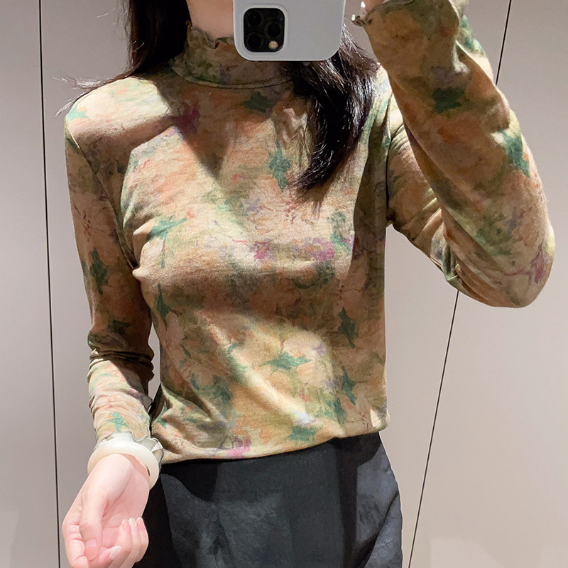 木耳边半高领绿色印花绵羊毛上衣