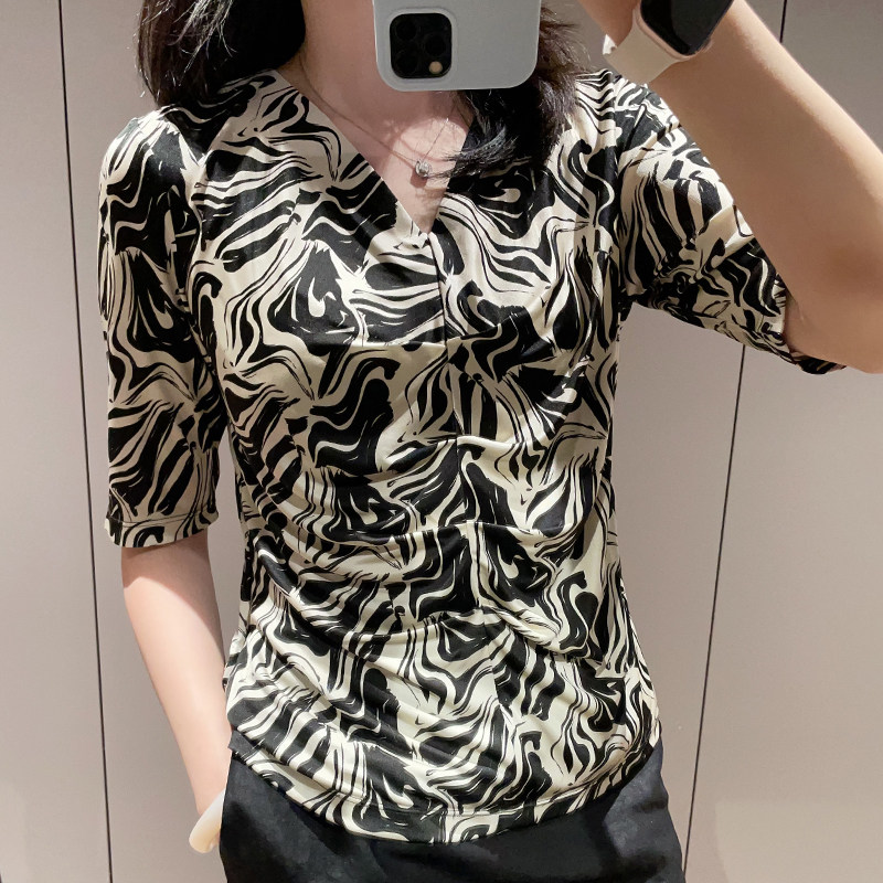 2025夏季新品V领水墨印花真丝针织T恤时尚印花褶皱套头桑蚕丝上衣
