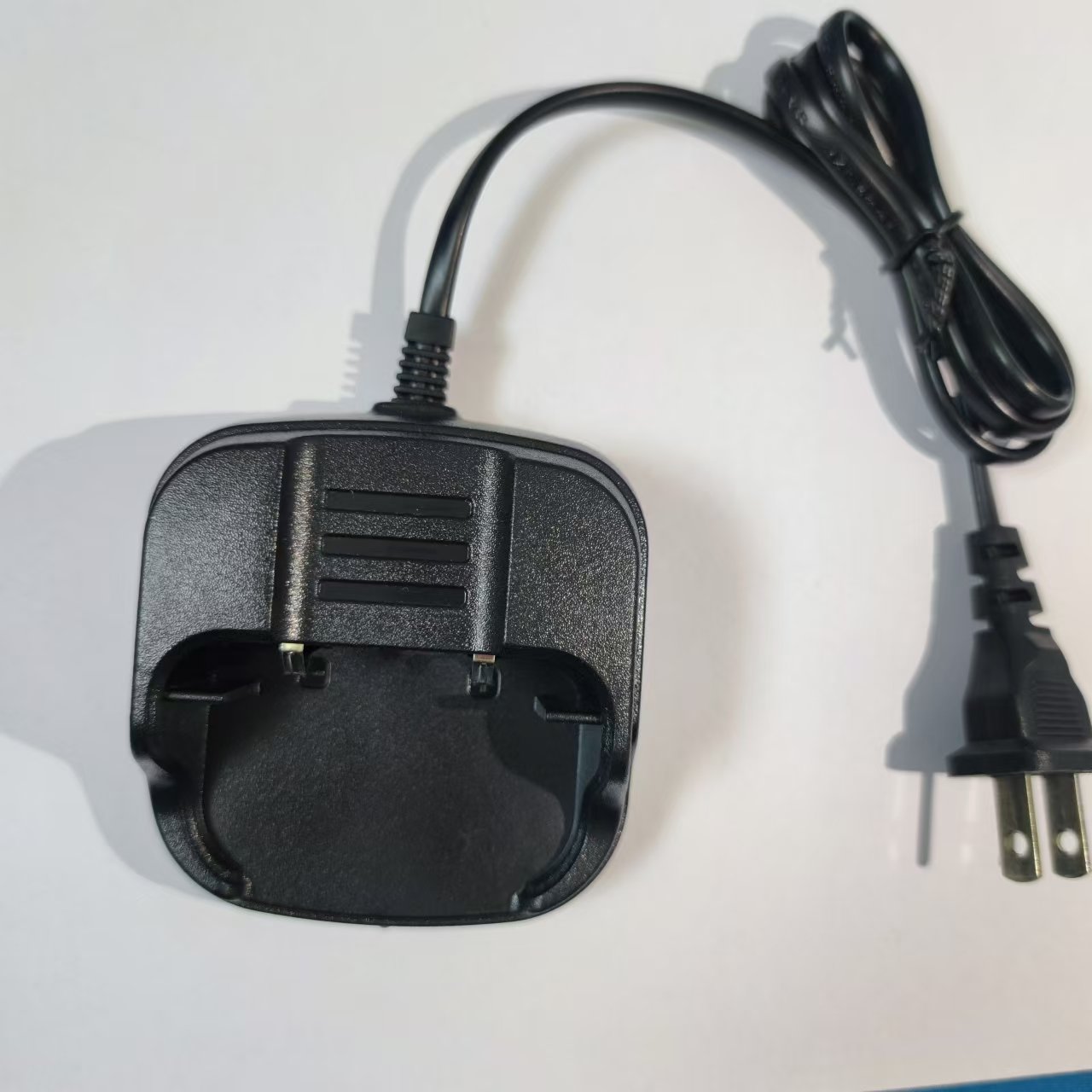 适用威贝特V8 plus高科美kcm228对讲机充电器摩托罗拉Gp-418plus