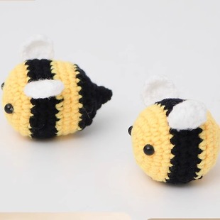 新款卡通创意小蜜蜂挂件手工钩织钥匙扣配件包包汽车挂件饰品