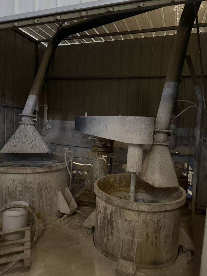 1月15日成都某公司所有（位于成都市青白江区同心大道613号厂房内）的构筑物及机器设备网络拍卖公告