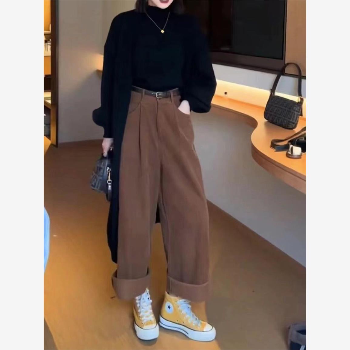 女三件套2025秋季高级感背心黑色中长款针织外套高腰灯芯绒阔腿裤