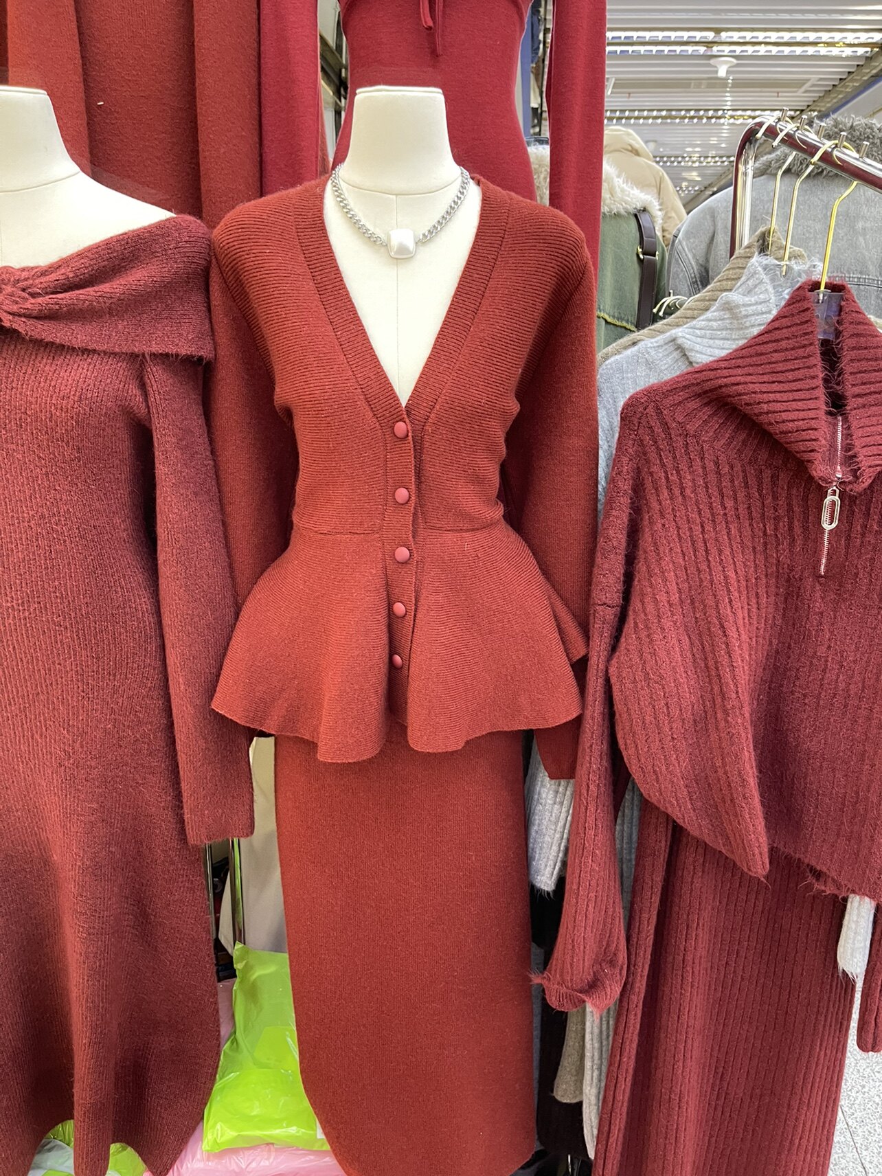 套装女秋冬新款v领针织开衫单排扣荷叶边上衣+高腰半身长裙两件套