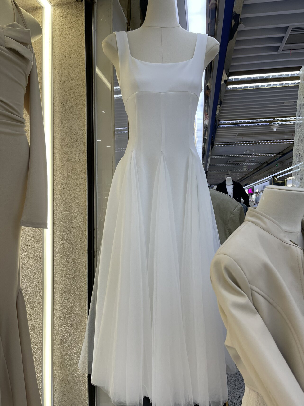 过膝长款网纱拼接吊带连衣裙2024春夏收腰减龄显瘦气质背心蓬蓬裙