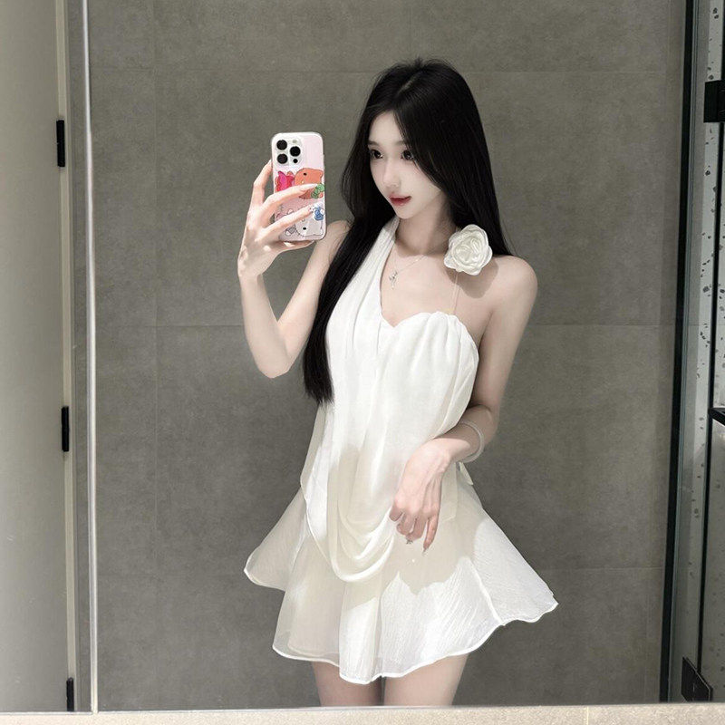 法式纯欲白色连衣裙子套装女度假花朵挂颈抹胸吊带上衣半身裙夏季