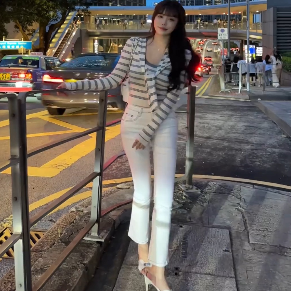韩版新款高腰弹力牛仔裤明线设计简约显瘦修身九分微喇牛仔裤子女