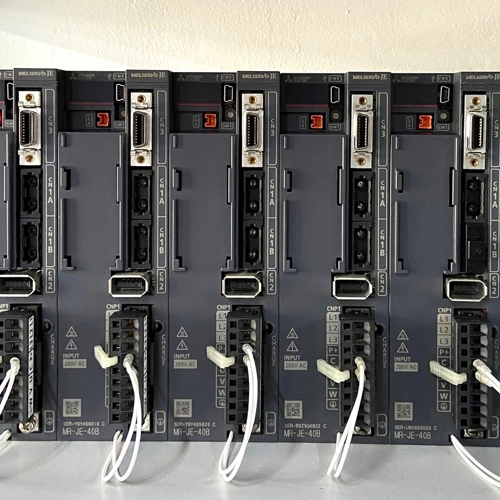 三菱伺服MR-JE-40B.配电机HG-KN43J-S100 议价