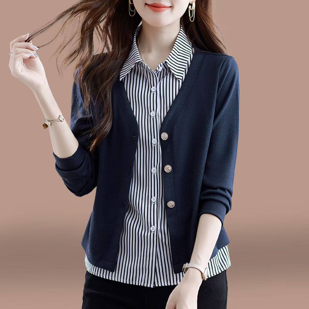 假两件拼接毛衣外套女2026春秋款妈妈时尚设计感条纹翻领针织开衫