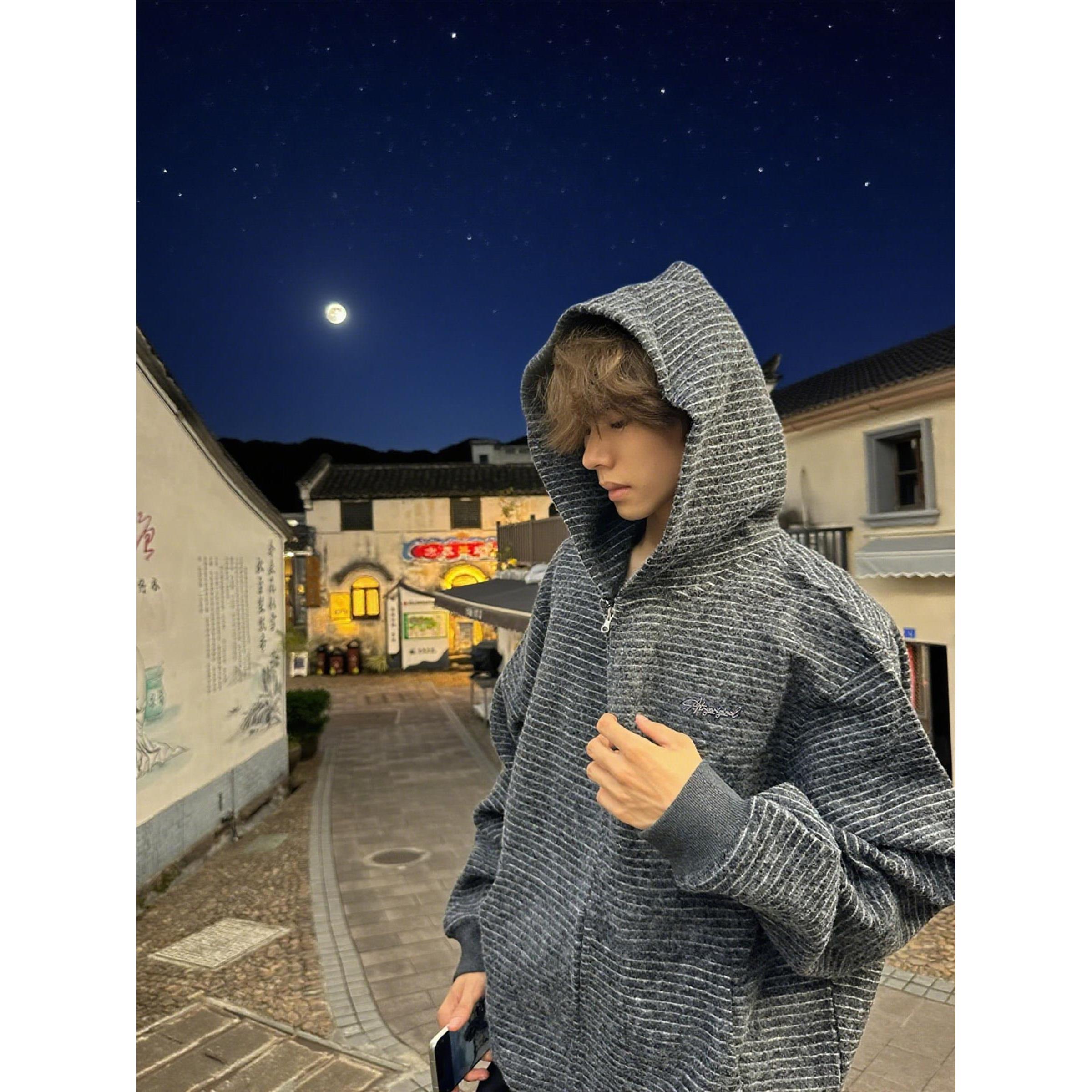 免费试穿~美式高街条纹连帽卫衣