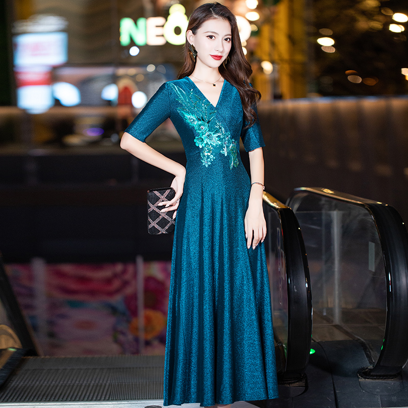 蓝色晚礼服新娘结婚妈妈平时