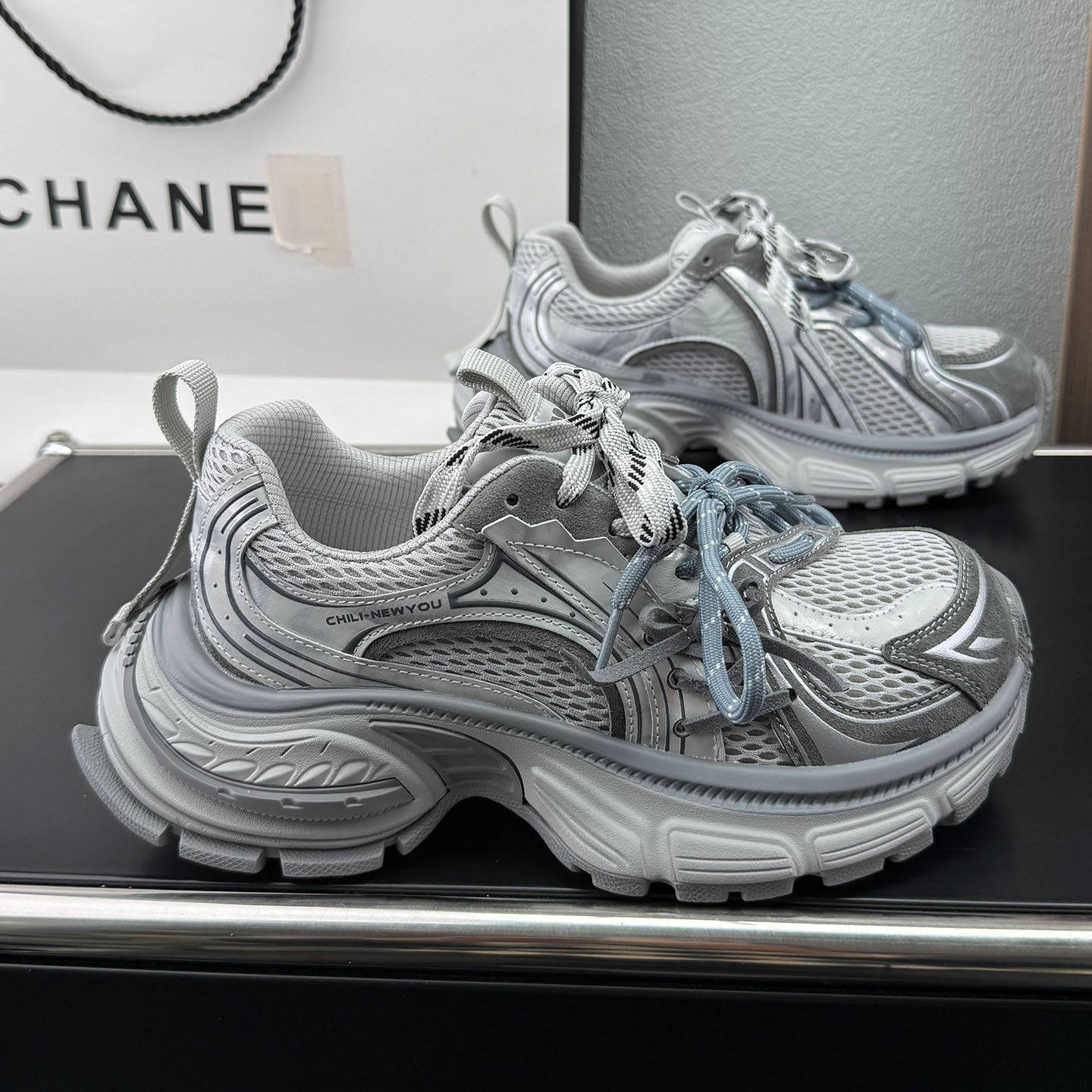 香港巴黎厚底老爹鞋女2026春季新款百搭爆款轻便网面透气运动鞋潮