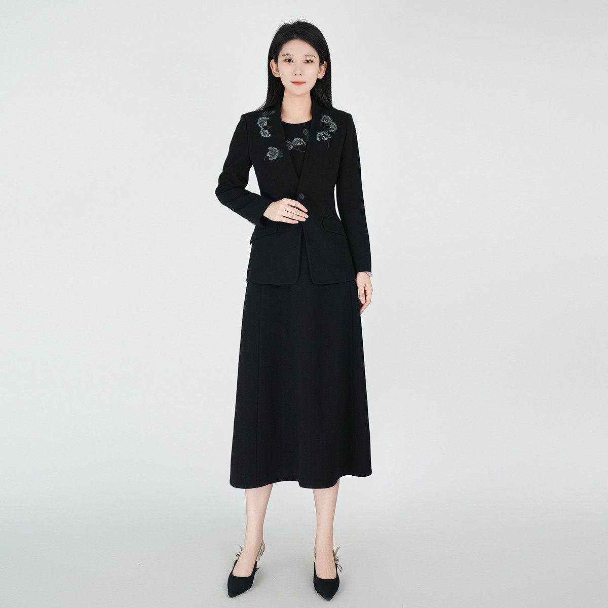 浒城古娘新款刺绣羊毛气质优雅圆领长袖新中式国风套装裙女春秋