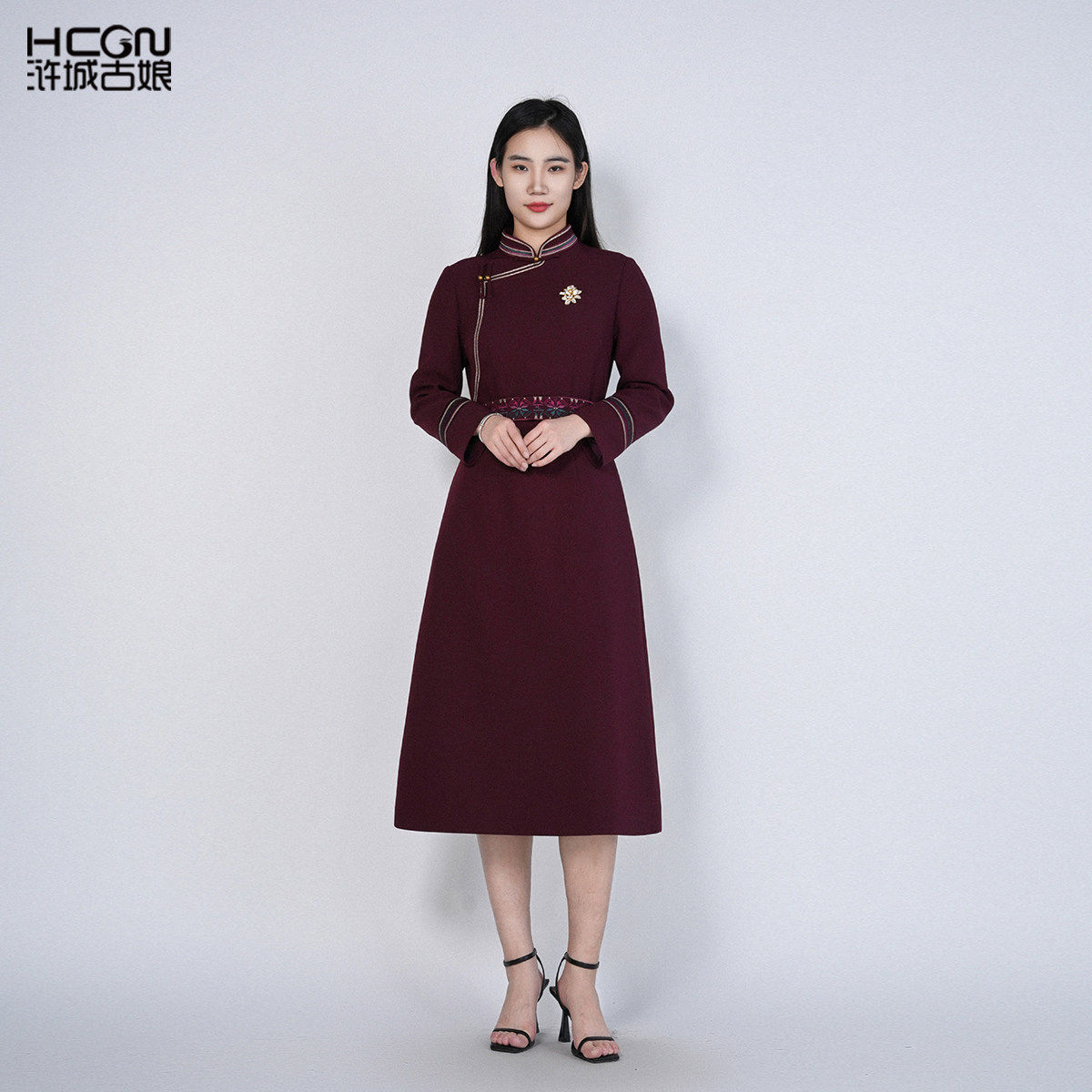 浒城古娘新款刺绣民族风气质收腰红色长袖新中式国风连衣裙女春秋