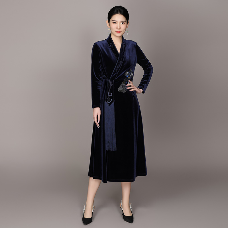 中国风刺绣丝绒系带气质女连衣裙