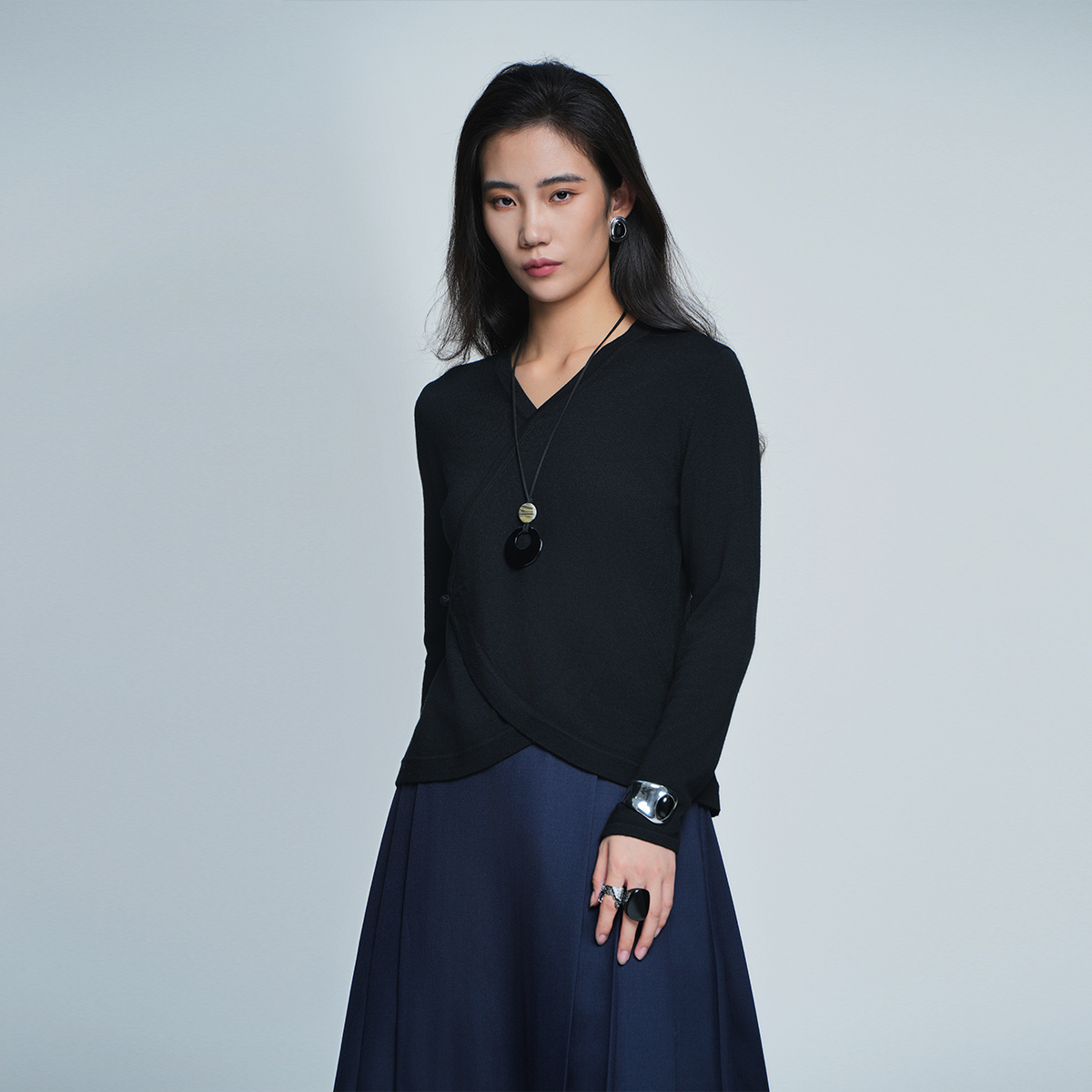 浒城古娘春季新款女装羊毛V领长袖针织短款新中式内搭上衣女春秋