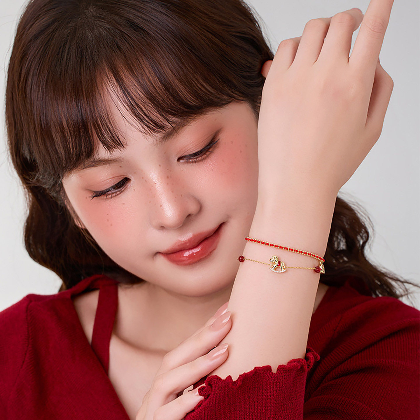红绳本命年手链女轻奢双层叠戴小众编织小马手饰2026新款生肖饰品