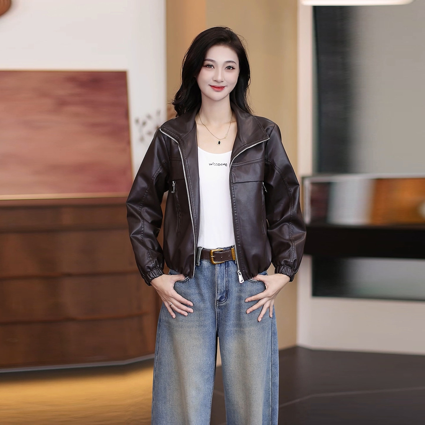 酷飒风咖色短款机车皮衣女夹克