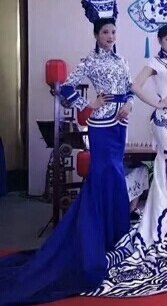 青花瓷旗袍复古国风修身宴会主持礼服舞台模特走秀大气夸张无袖女