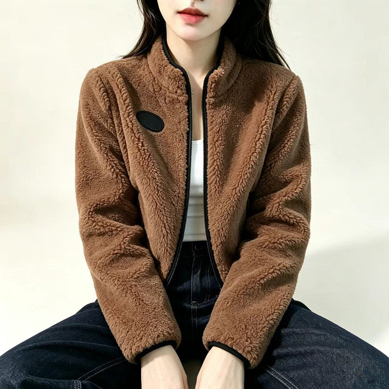 女生短款卫衣外套2026秋冬新款休闲羊羔绒毛保暖纯色女装长袖上衣