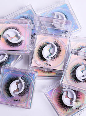 Grafting a pair of self-adhesive eyelashes for installation