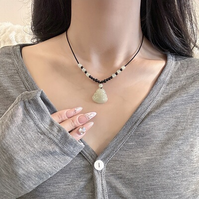 天然保真和田玉大肚佛黑绳项链