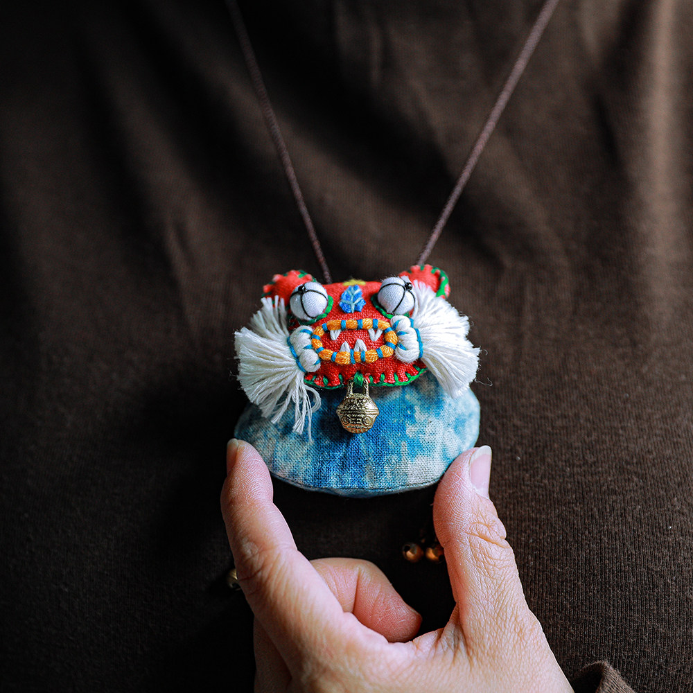 成品布艺小老虎香囊纯手工香包袋中药随身佩戴平安虎挂脖项链儿童