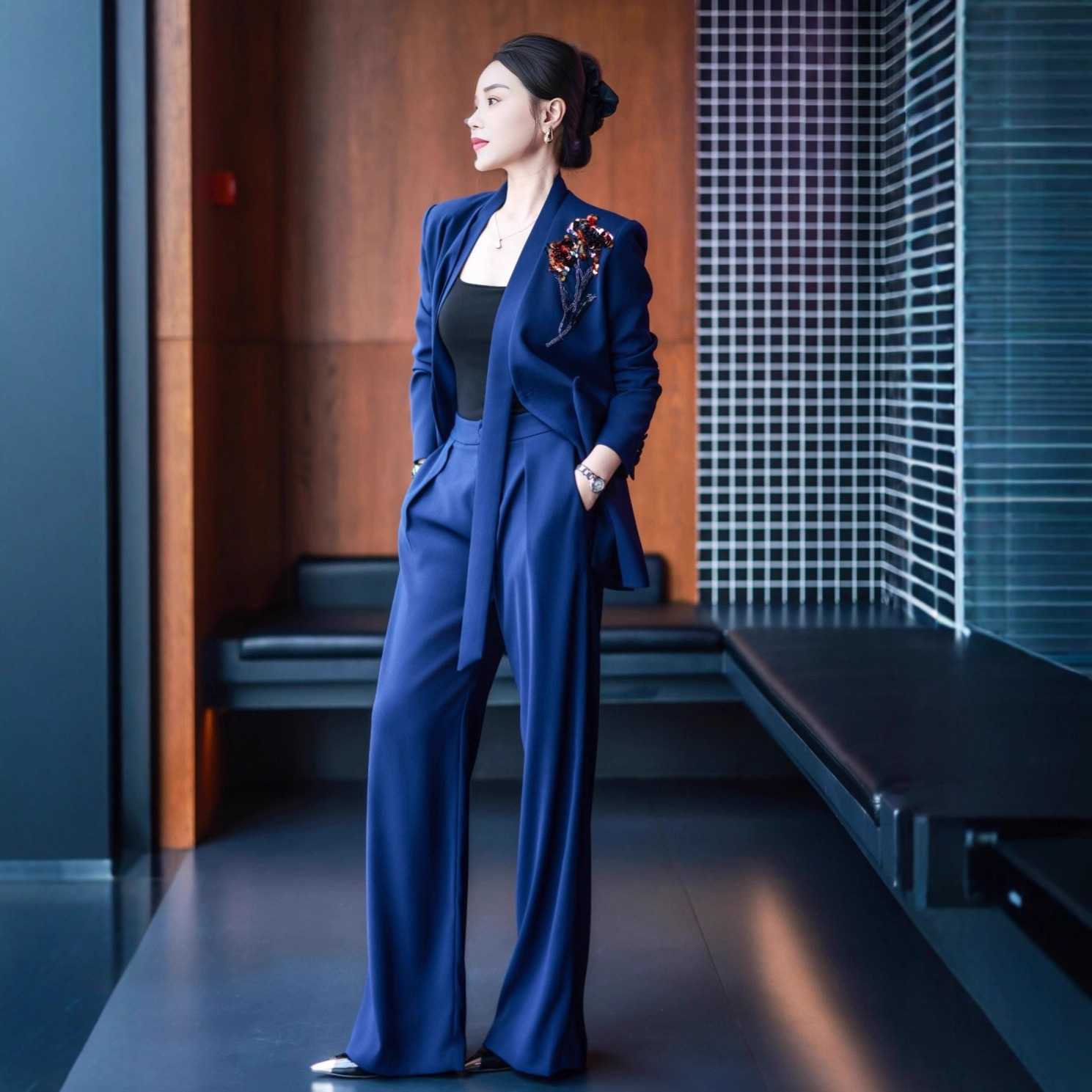 轻奢气质女装国风职业装设计感重工钉珠花朵绑带西服长裤两件套