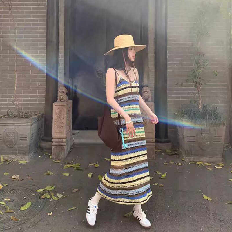 程潇同款条纹针织吊带裙女夏季多巴胺慵懒南法度假风周雨彤连衣裙