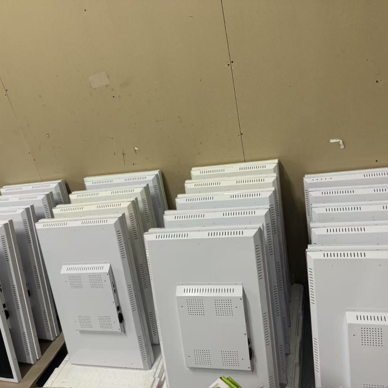 偏光式3D显示器23寸32寸42寸49寸55寸65寸79寸86寸4K高清3D显示器