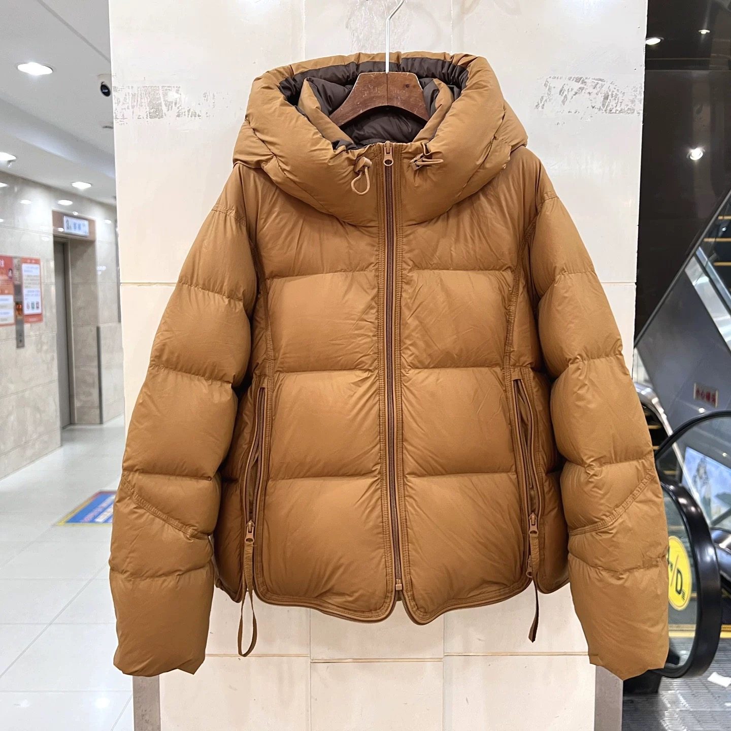 8533欧货时尚抽绳花苞连帽两侧拉链休闲阔版短装加厚羽绒服冬装