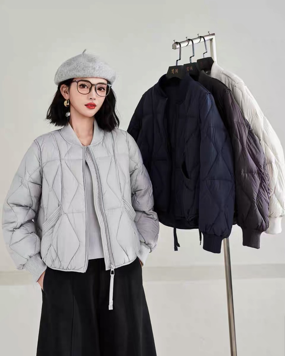 冬季轻薄羽绒服女2025年新款棒球领短款90鸭绒保暖外套小个子上衣
