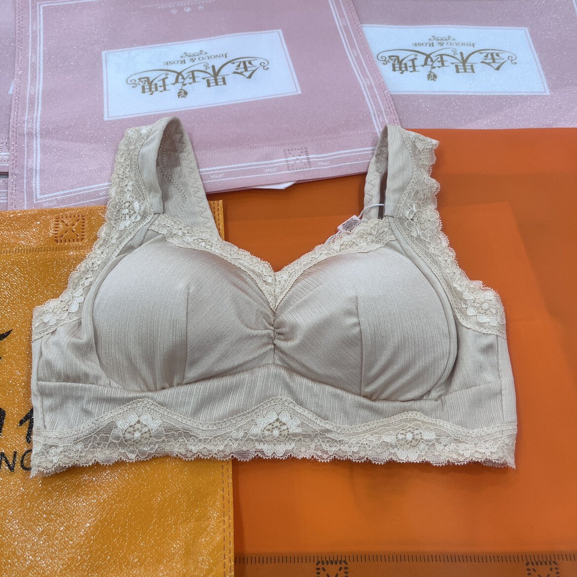 服饰美美哒，无钢圈背心大码文胸薄款收副乳聚拢睡眠女士内衣抹