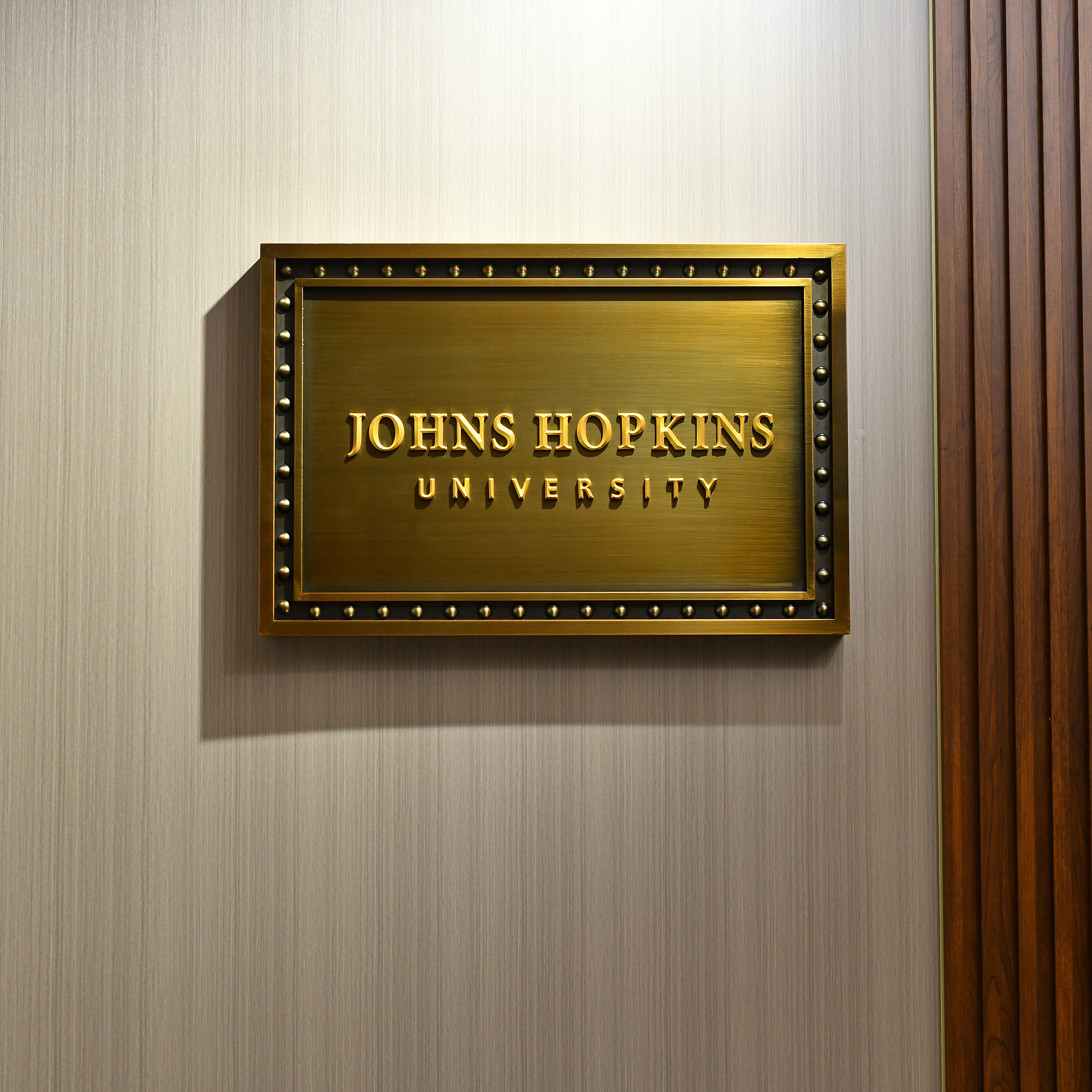 金属门牌定制商用标识牌英伦学院牌匾定制招牌