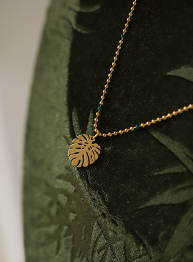 XL557 热带植物树叶元素龟背竹蕨类项链锁骨链彩珠链子 钛钢镀K金