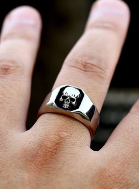 钢铁战士朋克风嘻哈骷髅头钛钢戒指 新款男士不锈钢戒指