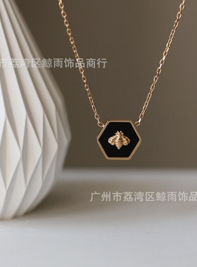 XL150 蜂巢小蜜蜂六边形绿条纹复古黑色项链锁骨链 钛钢镀18K金