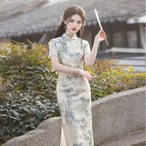 年轻款少女日常可穿高考送考旗袍