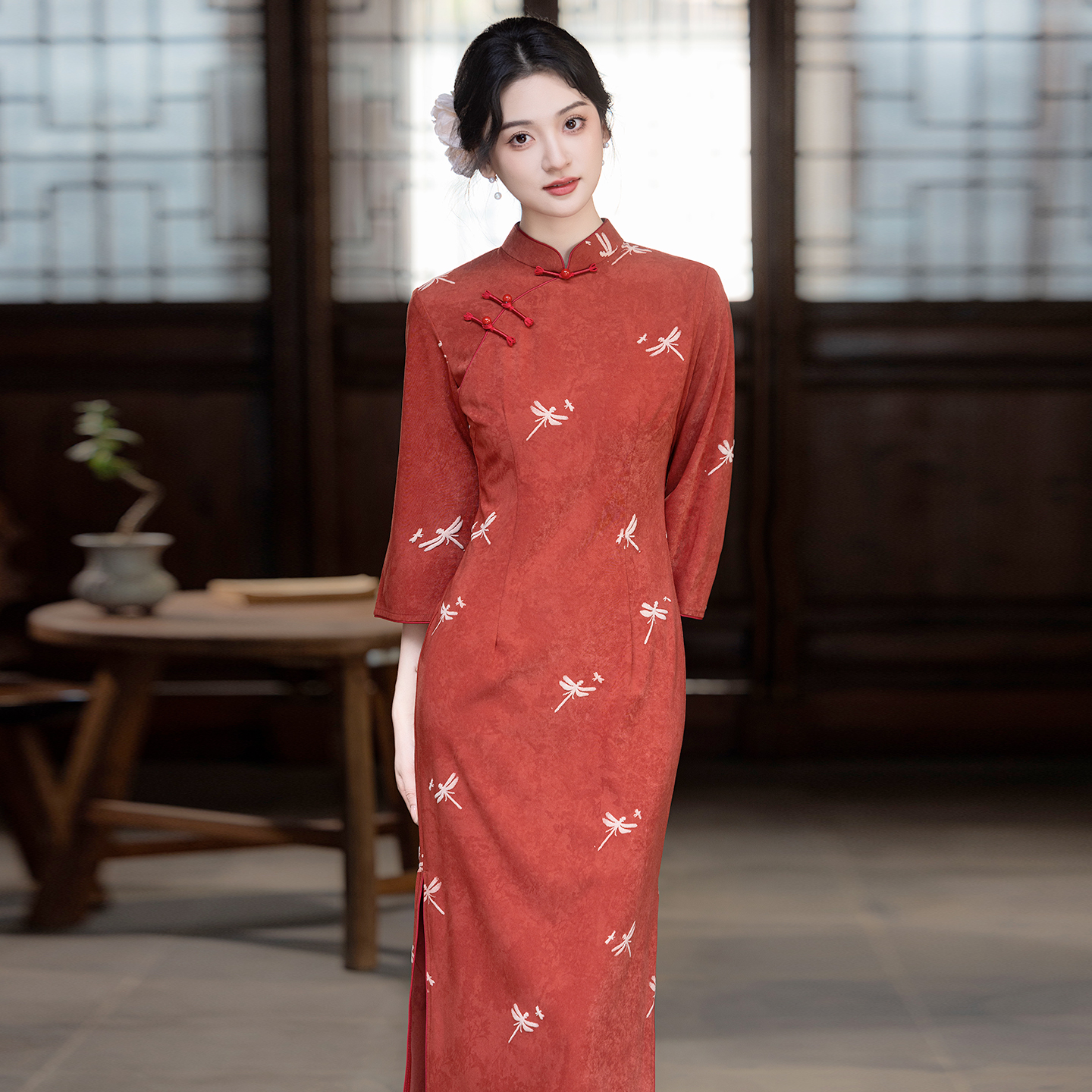 红色新中式复古风长袖敬酒服旗袍