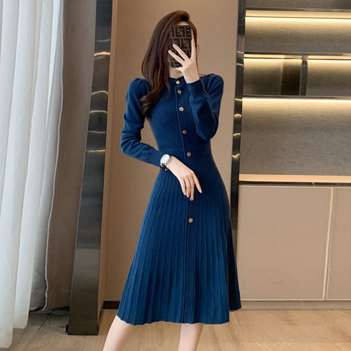 内搭打底单排扣百褶针织连衣裙女